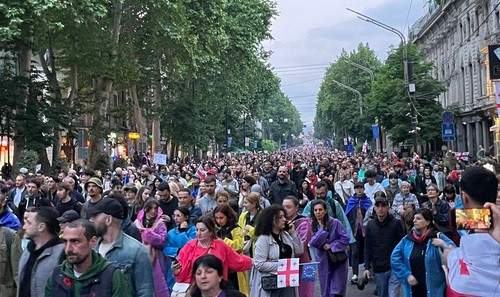 Участники "Марша Европы" в Тбилиси. Фото корреспондента "Кавказского узла" от 11.05.24.