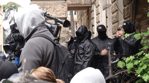 Сотрудники правоохранительных оранов во время акции протеста. Тбилиси, 15 мая 2024 г. Фото Инны Кукуджановой для "Кавказского узла"